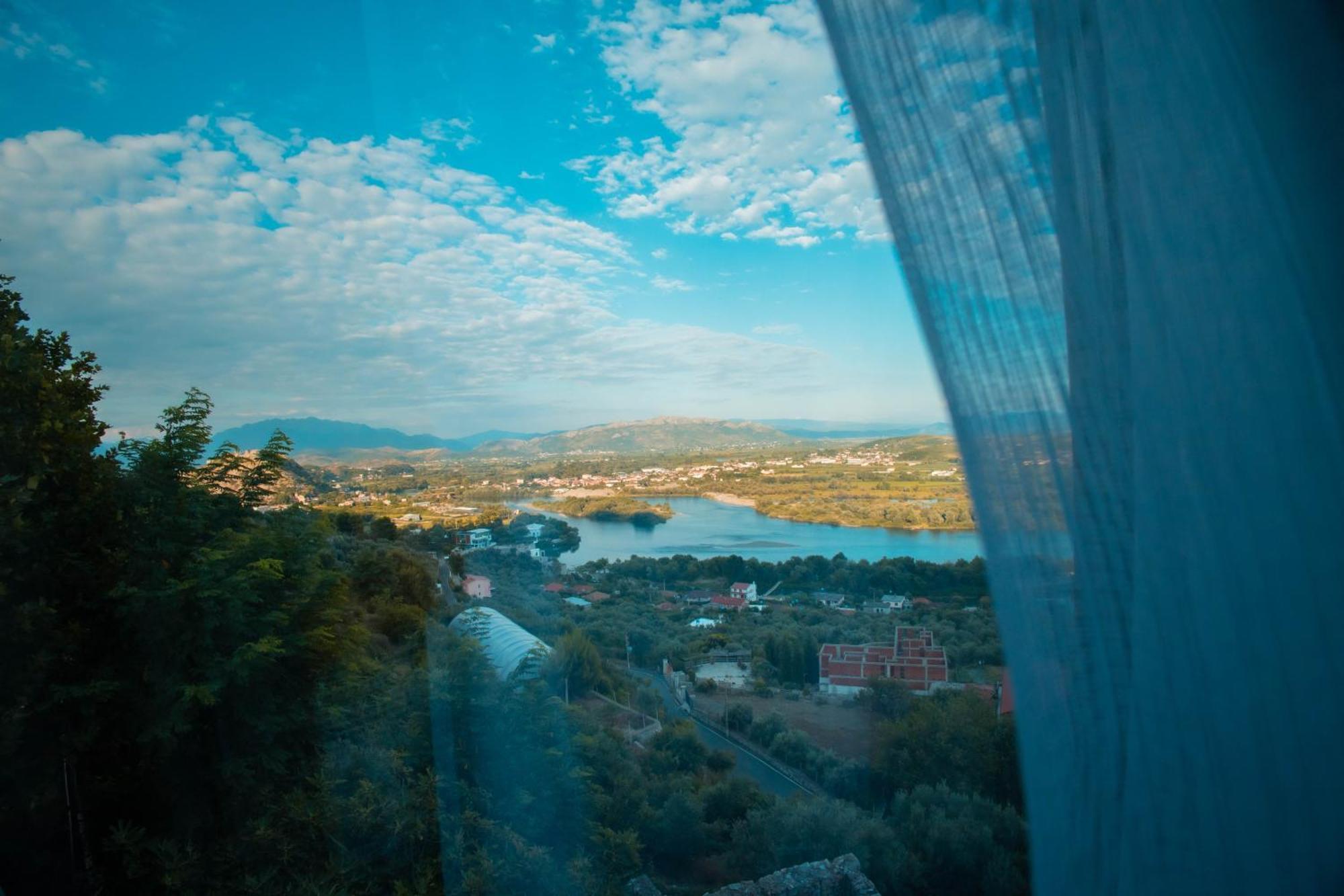 Hotel Shpija E Gjyshit Canaj Екстериор снимка