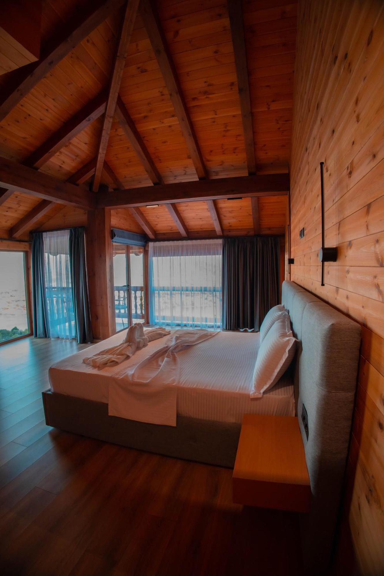 Hotel Shpija E Gjyshit Canaj Екстериор снимка