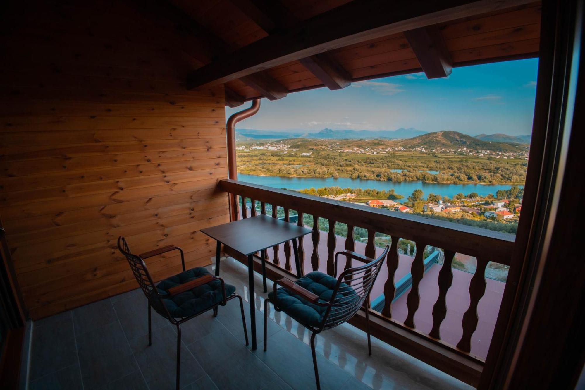 Hotel Shpija E Gjyshit Canaj Екстериор снимка