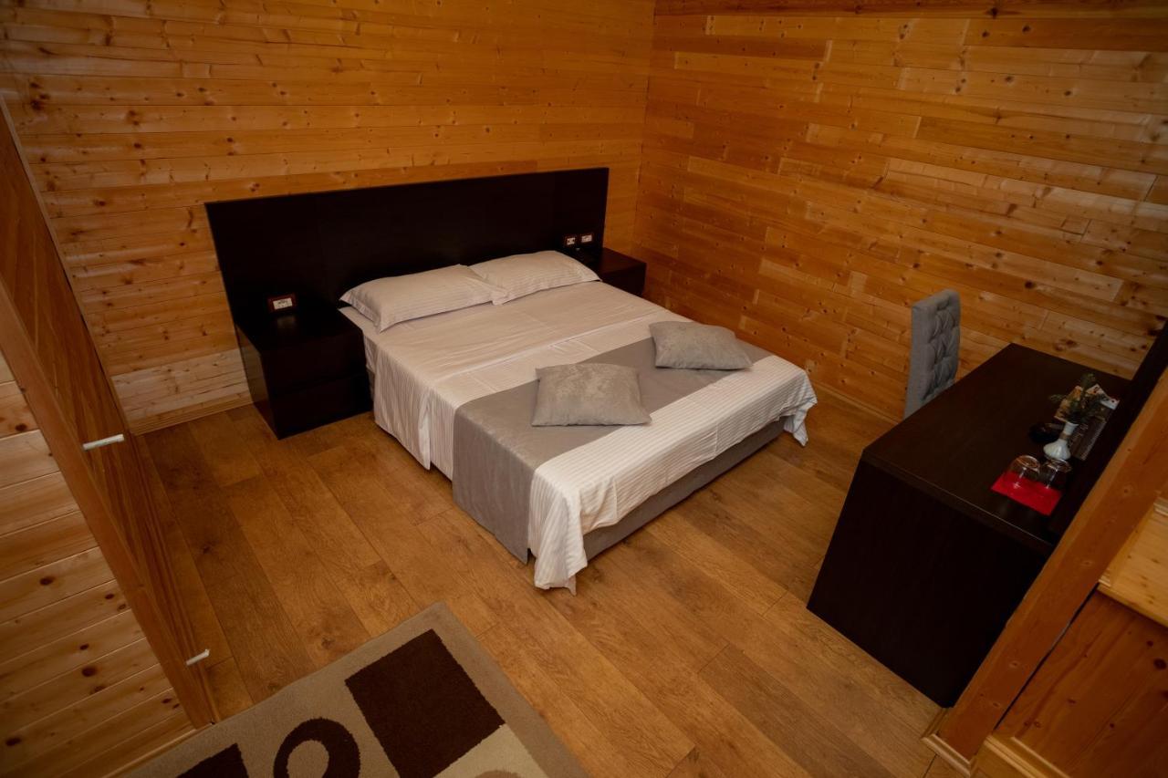 Hotel Shpija E Gjyshit Canaj Екстериор снимка