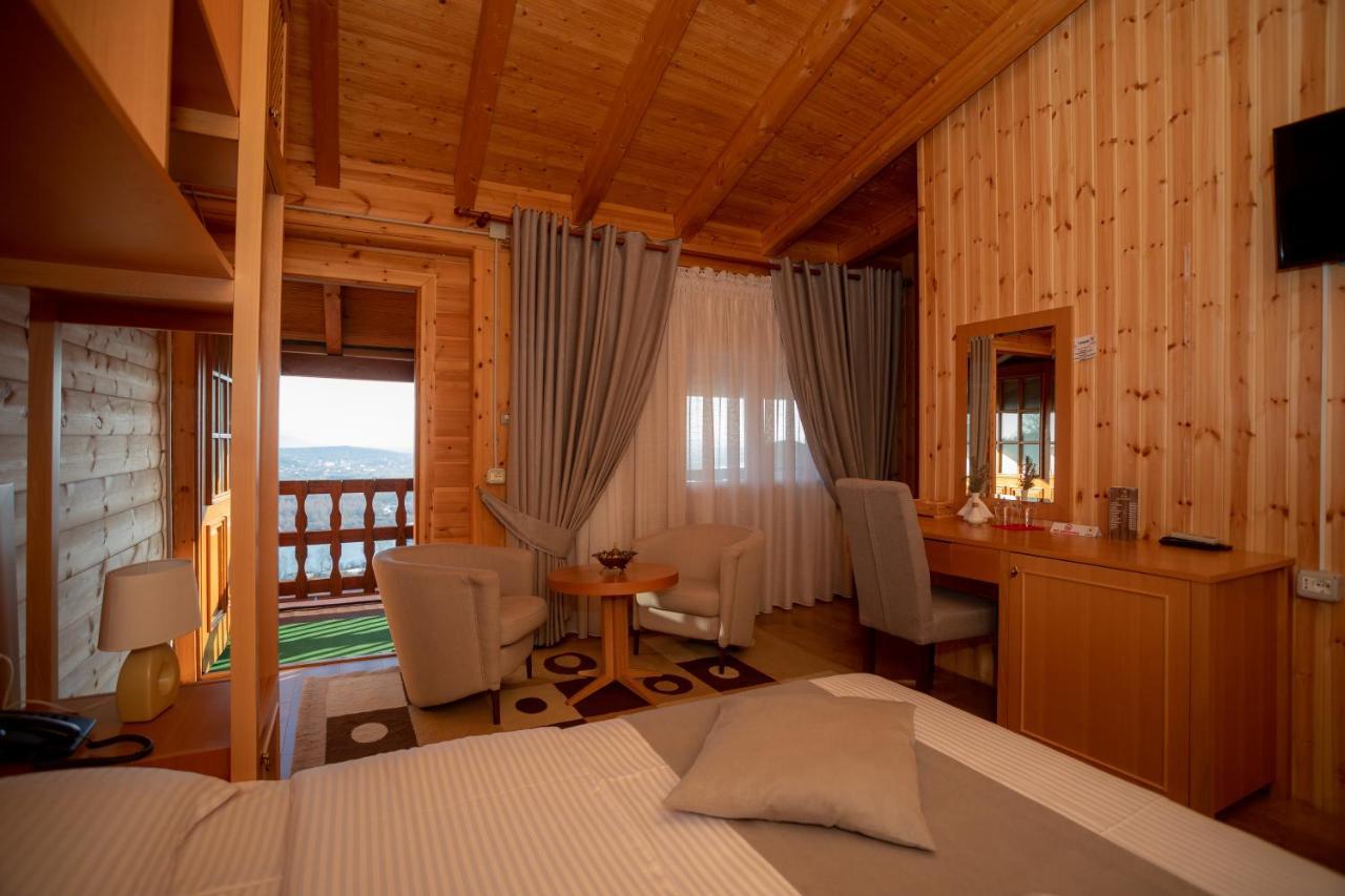 Hotel Shpija E Gjyshit Canaj Екстериор снимка