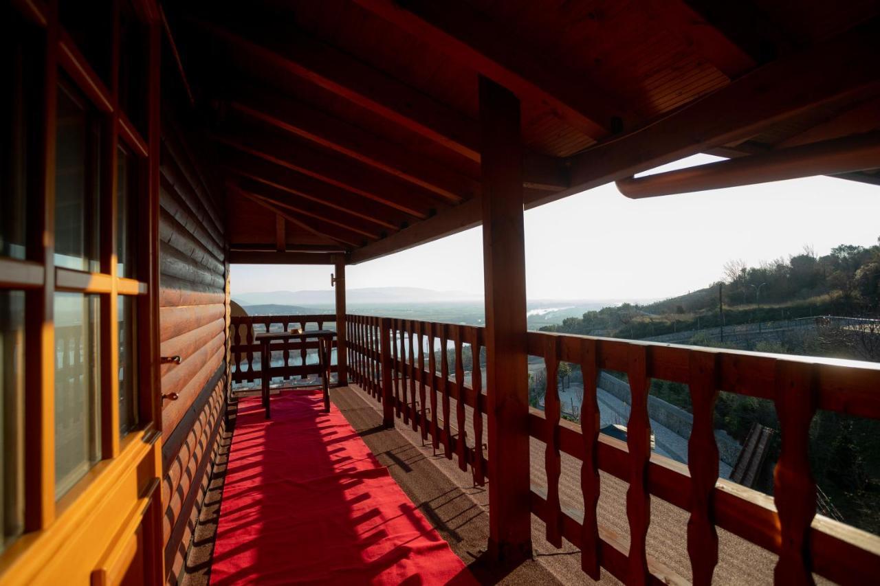 Hotel Shpija E Gjyshit Canaj Екстериор снимка
