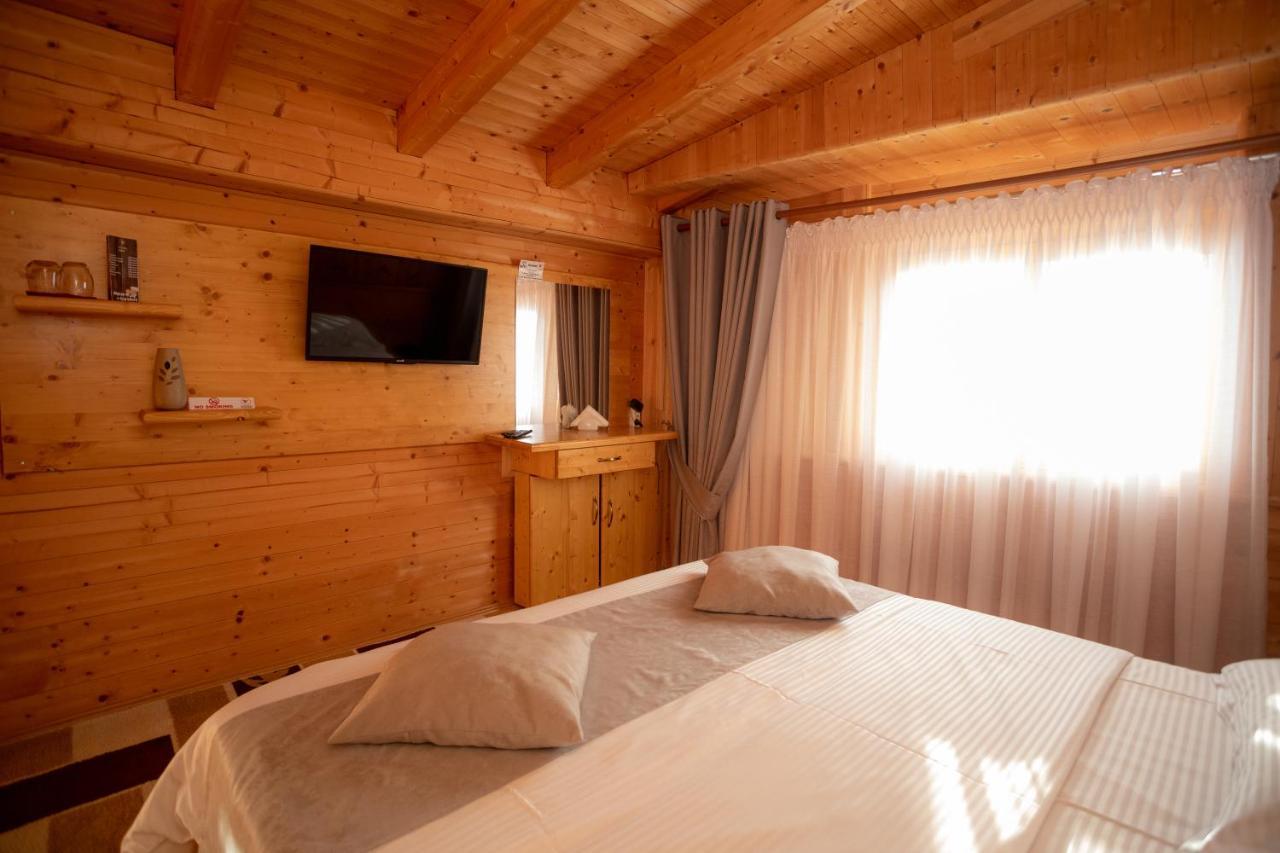 Hotel Shpija E Gjyshit Canaj Екстериор снимка