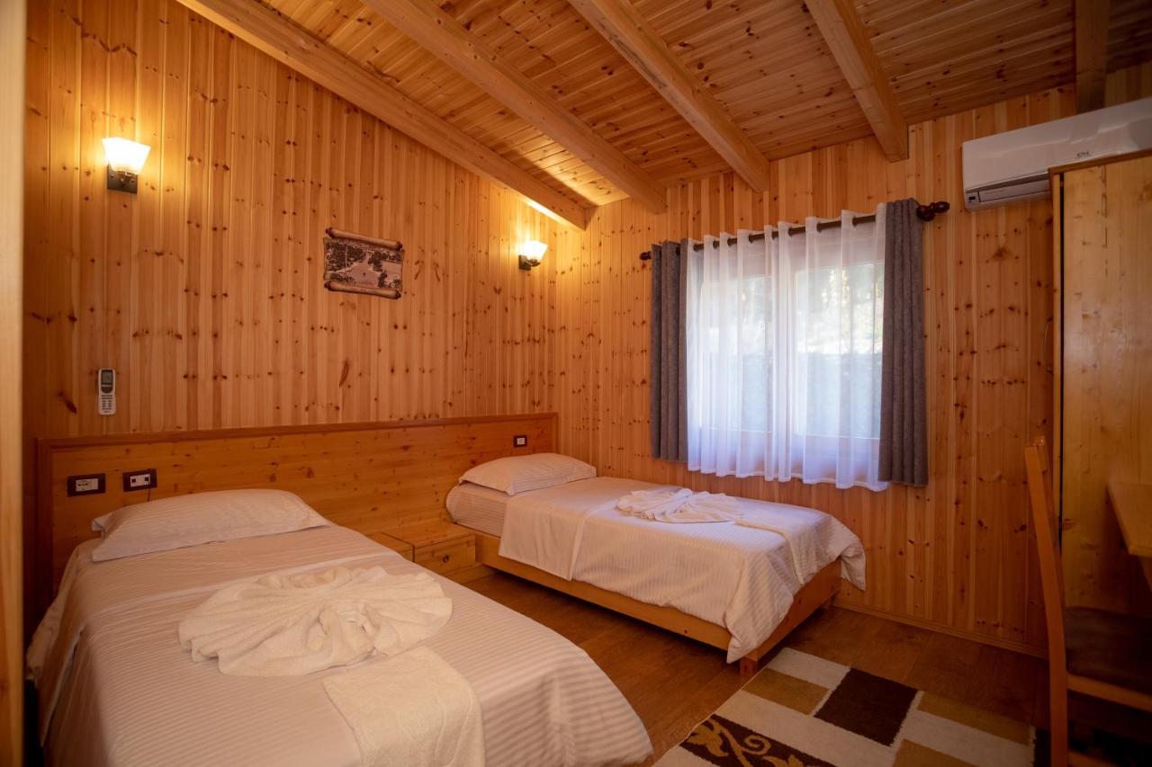 Hotel Shpija E Gjyshit Canaj Екстериор снимка